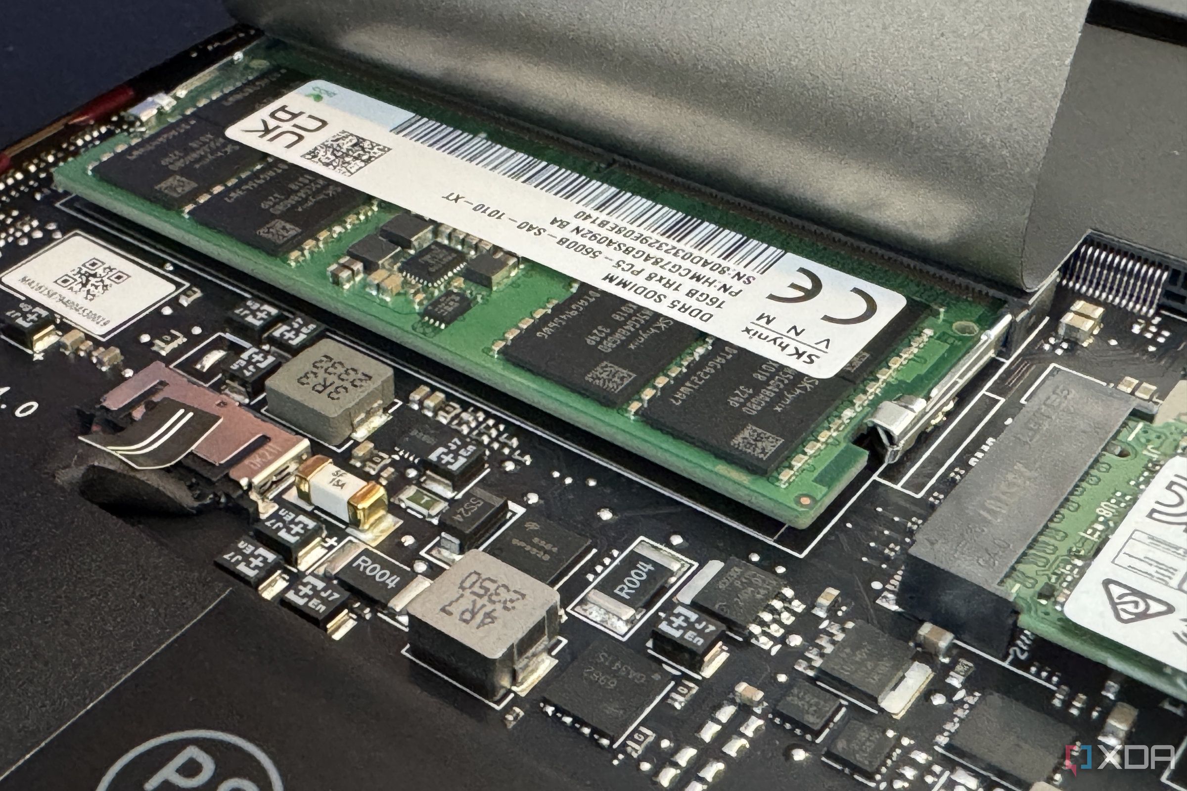 razer blade 14 internals showing the ram and m.2 slot