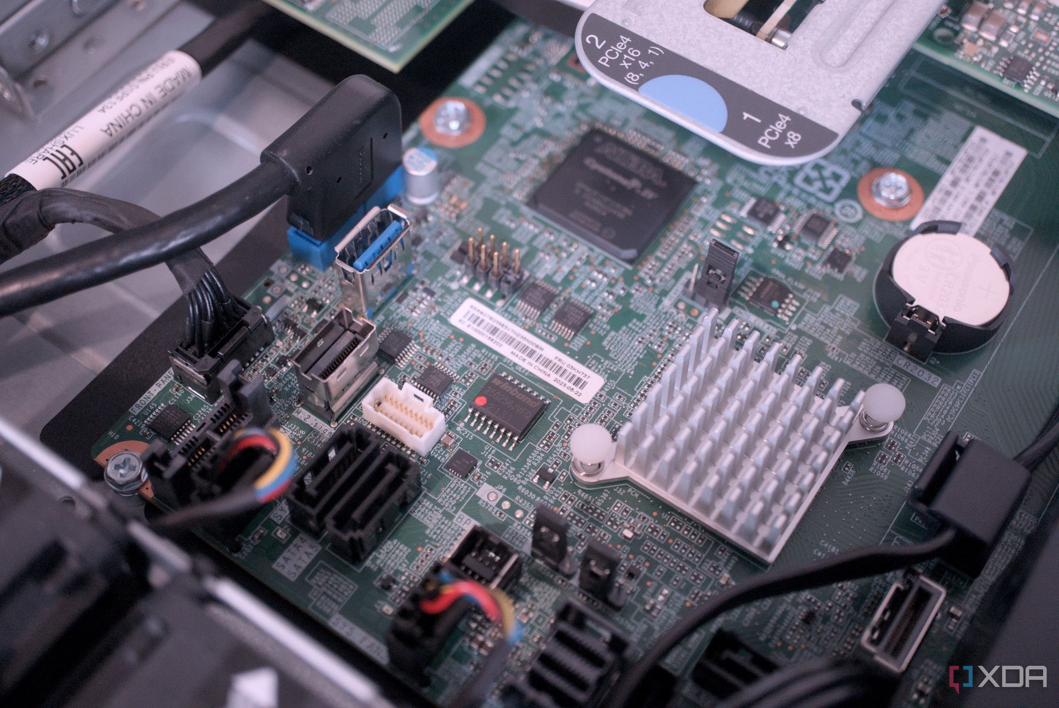 The mainboard of the Lenovo ThinkServer SR250 V2