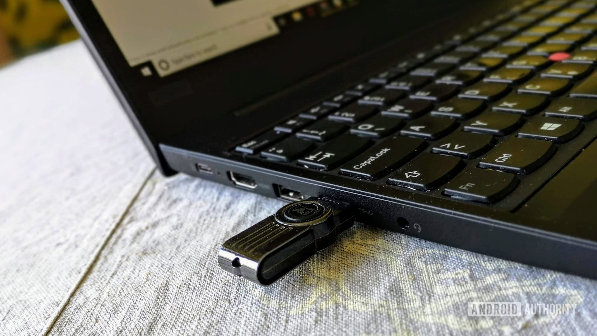 USB flash drive in a computer - How to connect a laptop to a TV