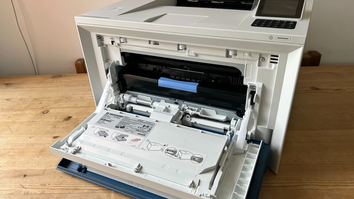 Testing out the HP Color LaserJet Enterprise 4701 laser printer in our home office